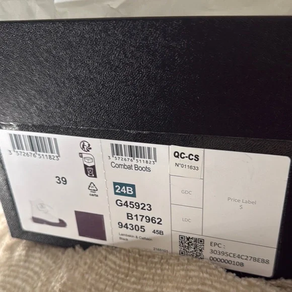 CHANEL Lambskin & Calfskin Combat Boots/Glossy Leather - Picture 5 of 9